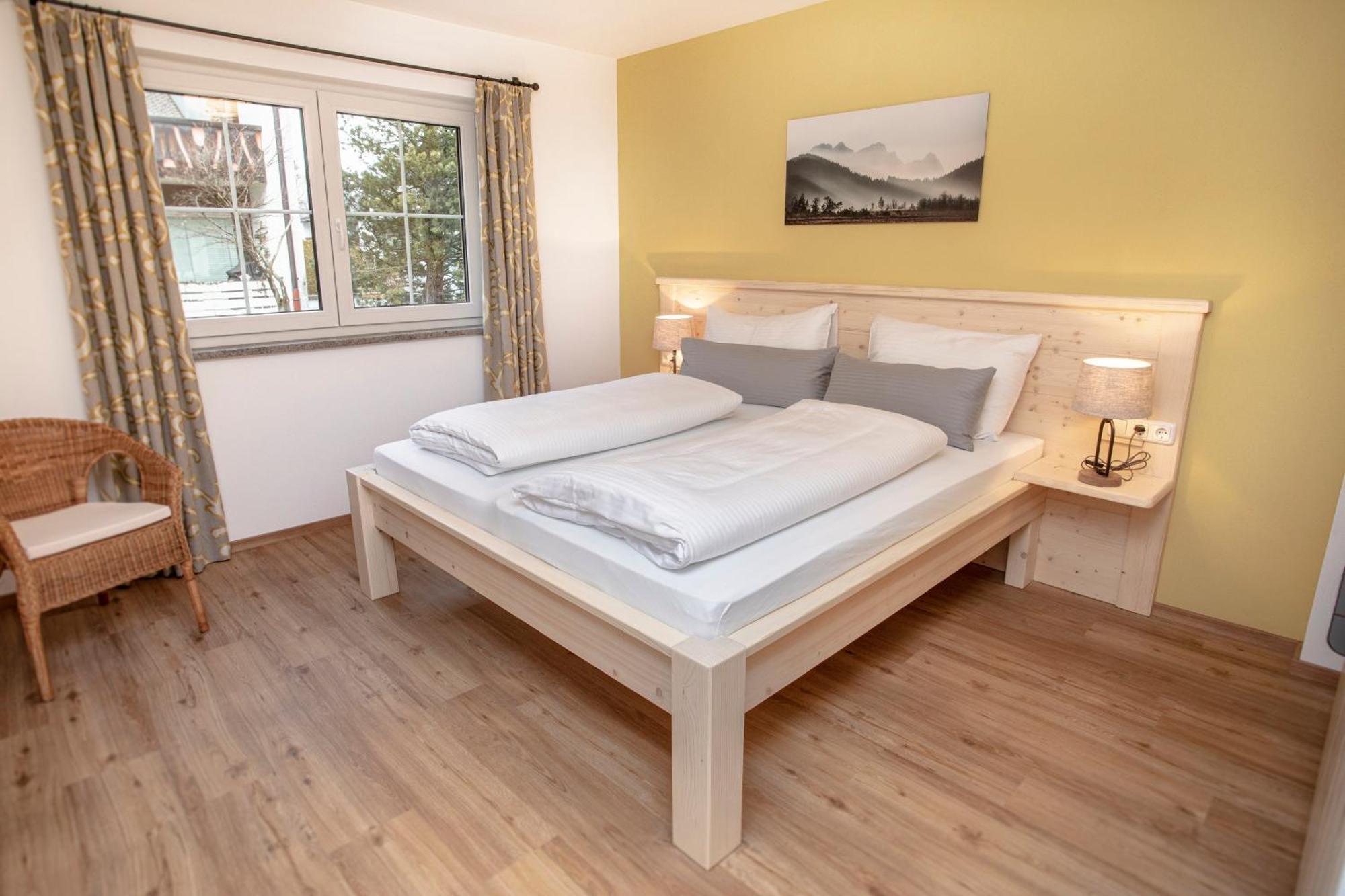 Ferienwohnungen "Zur Wally" Garmisch-Partenkirchen Exterior photo